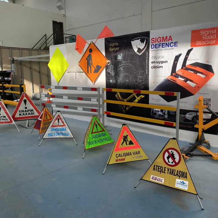 Triangular Reflector: A Vital Equipment for Traffic Safety